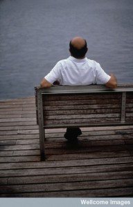 N0019923 Man relaxing - sitting on seat by water